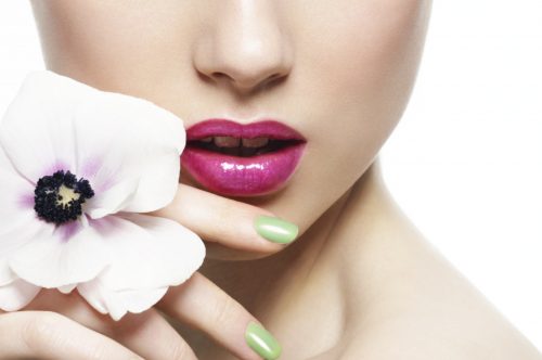 advertising shoky van der horst beauty make-up pink nude make-up Elle tulipe lips nails